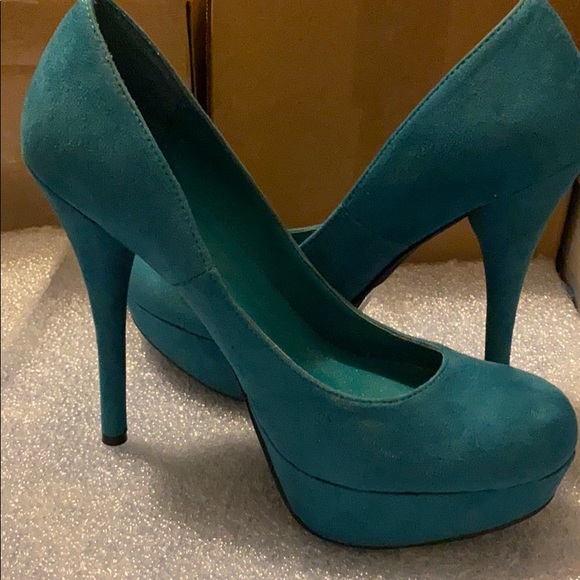 Teal/Turquoise Heels - Picture 4 of 4